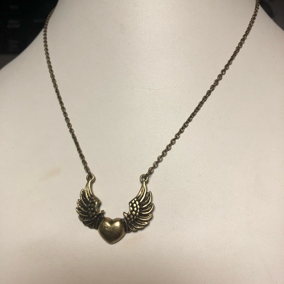 ❤️Winged Heart Costume Necklace-  496 $9 or $6 w/bundle - Picture 1 of 2
